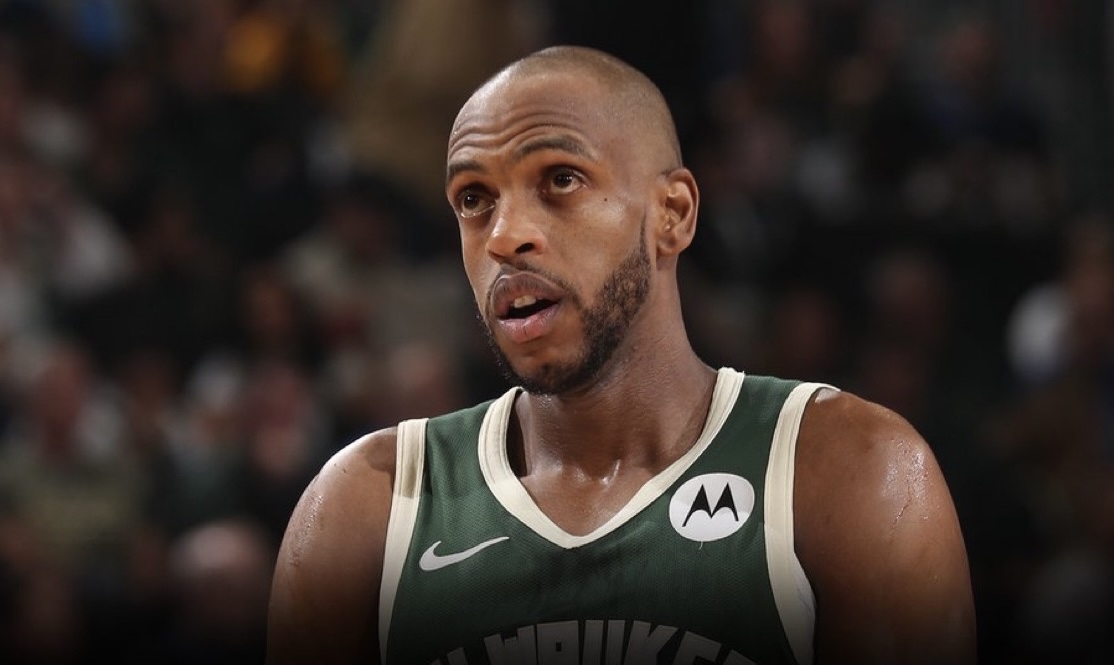 转会期NBA常规赛焦点战，密尔沃基雄鹿复出首秀，质疑声仍在，更衣室氛围转暖的简单介绍