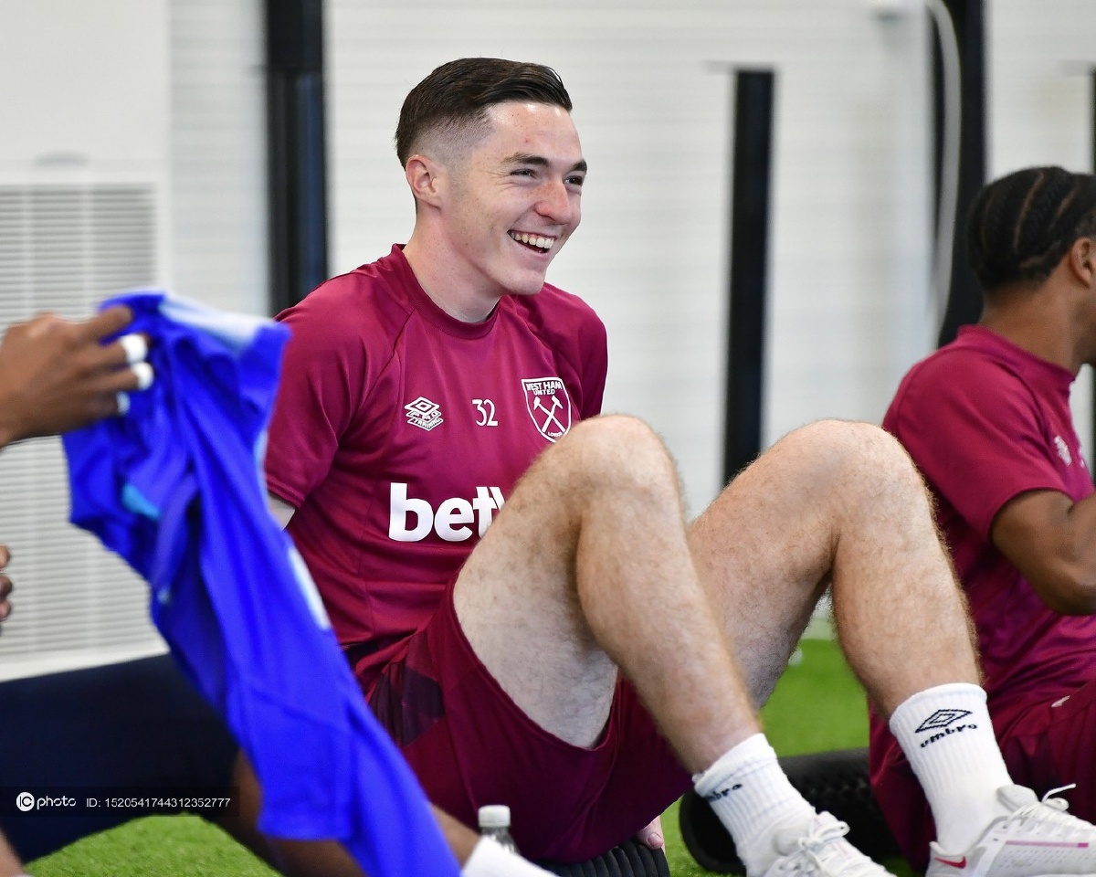 九游娱乐app口碑好-关于西汉姆集结日队长鼓劲，志在欧篮联名次提升，更衣室稳定，心理建设被强调的信息